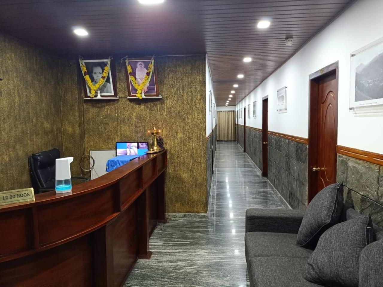 מונאר Hotelgurubhavan מראה חיצוני תמונה
