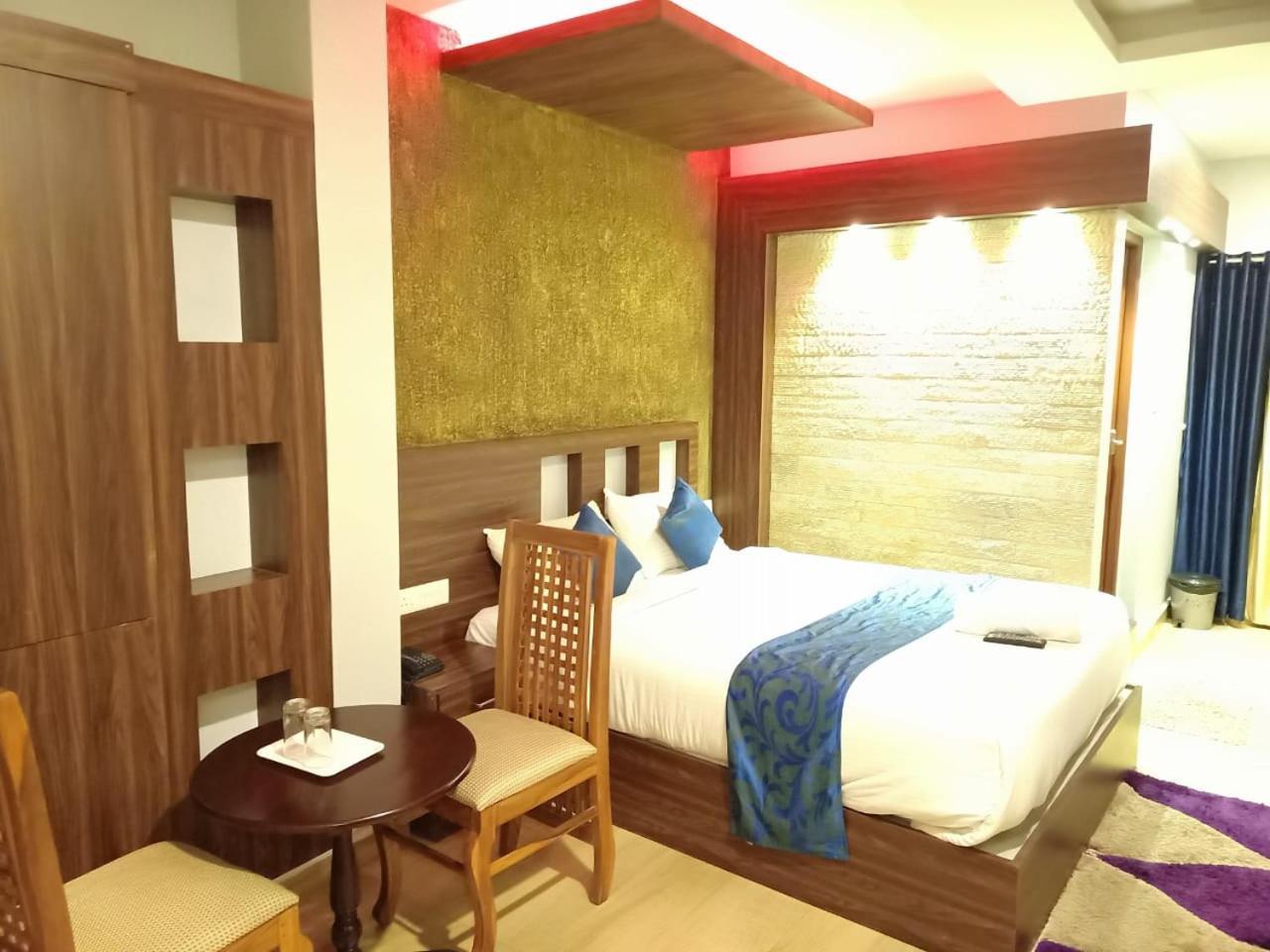 מונאר Hotelgurubhavan מראה חיצוני תמונה