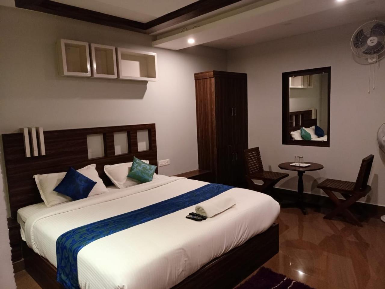 מונאר Hotelgurubhavan מראה חיצוני תמונה