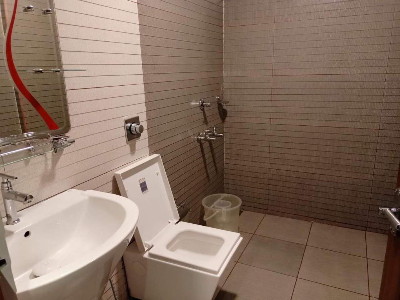 מונאר Hotelgurubhavan מראה חיצוני תמונה