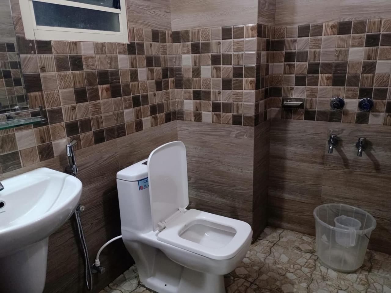 מונאר Hotelgurubhavan מראה חיצוני תמונה